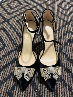 Black Velvet Pointed Toe Slingback Heels with Crystal Bow Accent
